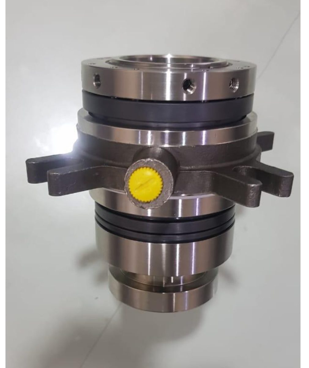 Multi spring double mechanical seal in cartridge form with barrier fluid port and lugged gland plate for hazardous duty pumps